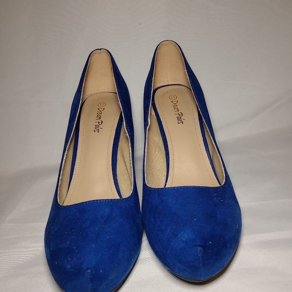 Blue velvet style pumps